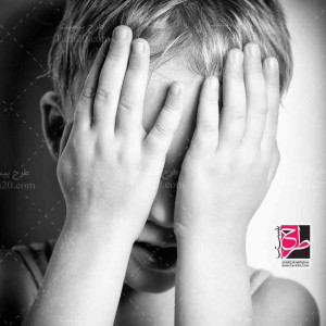 تصویر کیفیت بالا از کودک گریان و ناراحت
