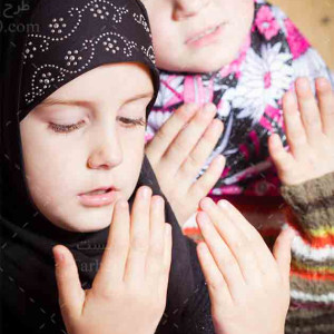 تصویر استوک و با کیفیت دختران در حال دعا