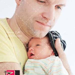 عکس با کیفیت نوزاد در آغوش پدر