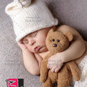 عکس استوک نوزاد خوابیده با خرس