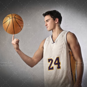 تصویر با کیفیت بازیکن بسکتبال و توپ