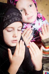عکس با کیفیت دعای دختر